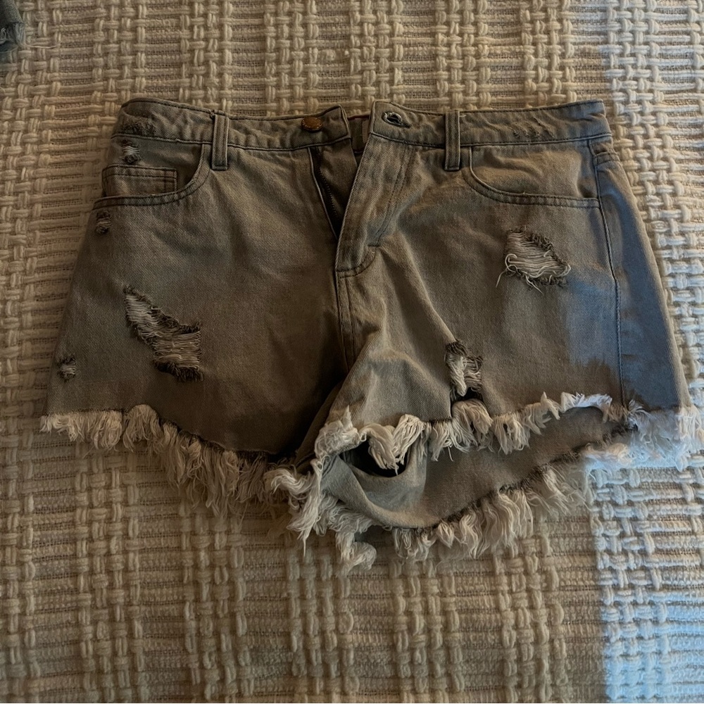 Gray frayed jean shorts
